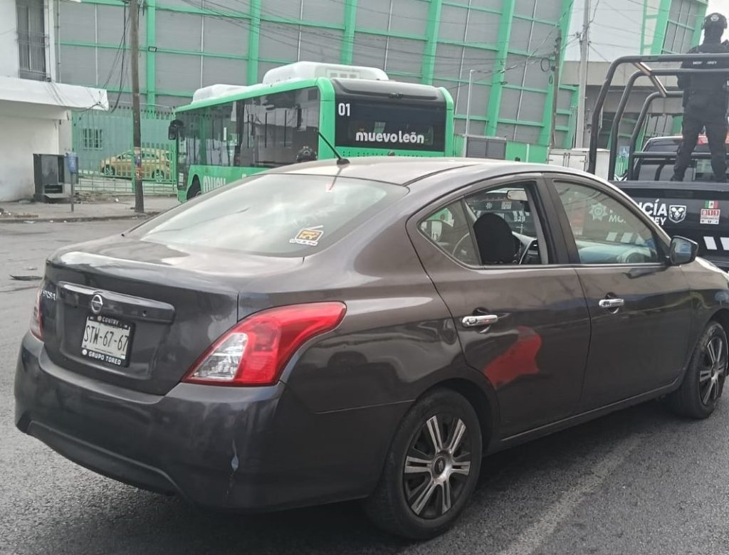 policía-de-monterrey-inicia-operativo-que-terminó-en-detención-de-dos-hombres-armados-en-el-centro