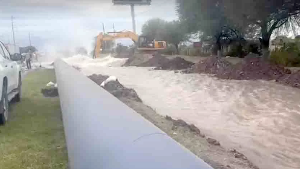 ruptura-de-tubería-Acueducto-Guadalupe-agua-potable-pipas-de-agua