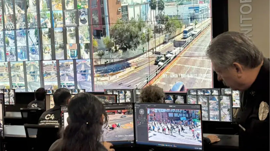 Tótem-de-seguridad-policía-municipal-C4-de-Monterrey-menor-extraviada