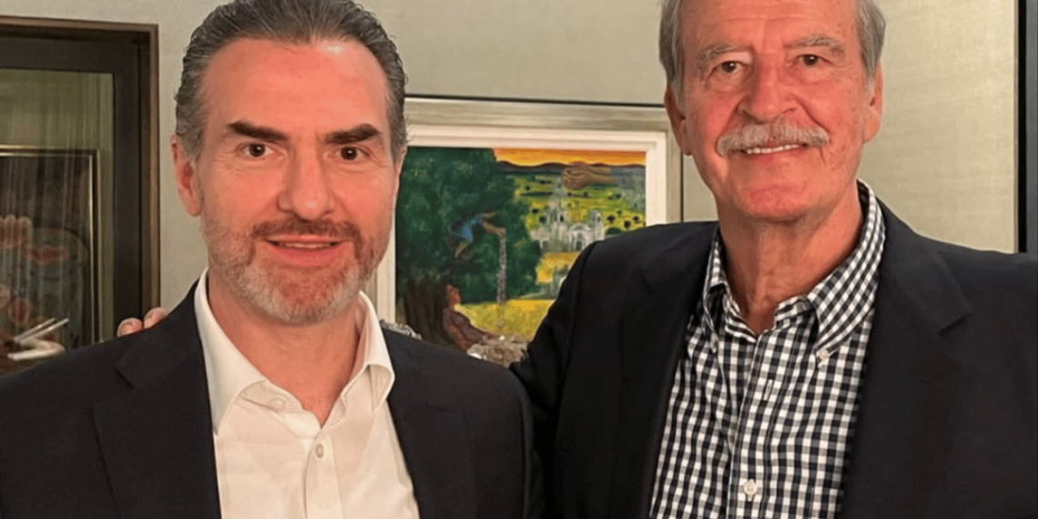 Fox se reúne con Adrián para discutir sobre la política actual.