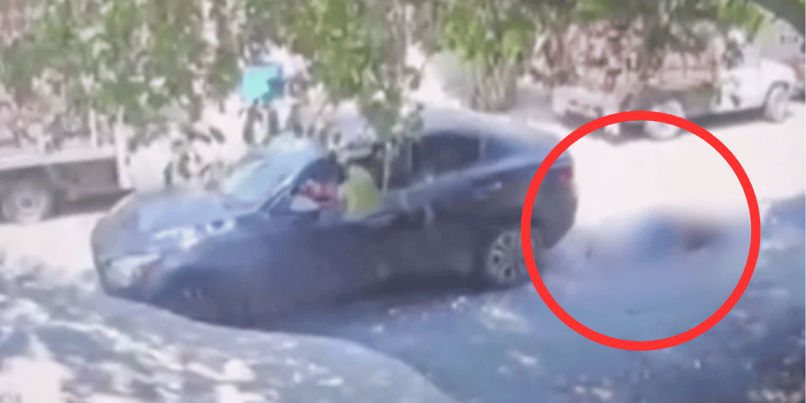 Portada. Imagen muestra como el Chofer huye tras atropello de señora mayor