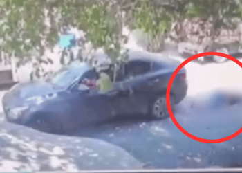 Portada. Imagen muestra como el Chofer huye tras atropello de señora mayor