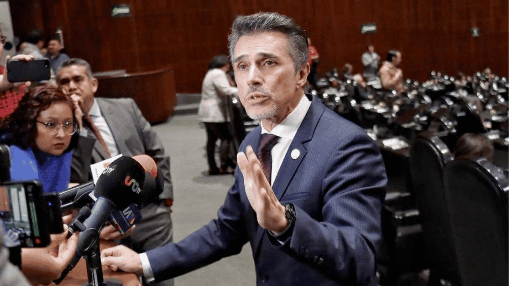 Sergio Mayer en el congreso